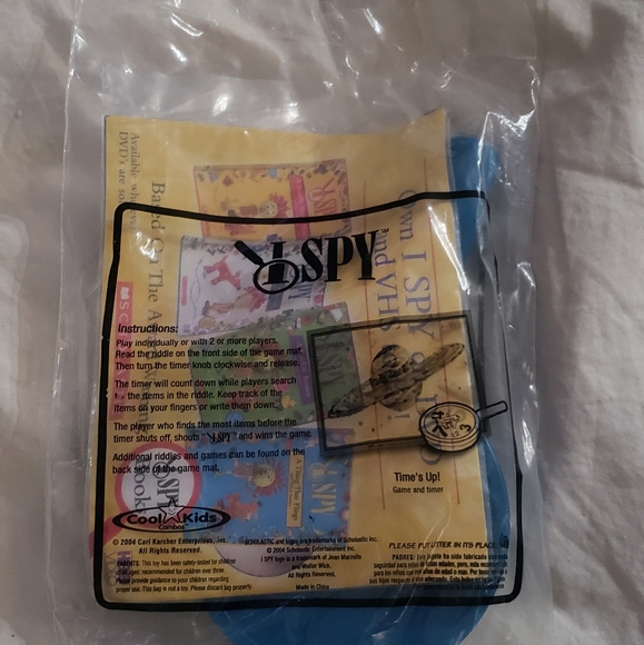 2/$20 I Spy game Scholastic made for Carl's Jr. Cool Kids 2004 - Picture 3 of 5